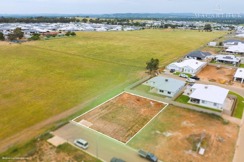 10 Denny Crescent, Gobbagombalin NSW 2650