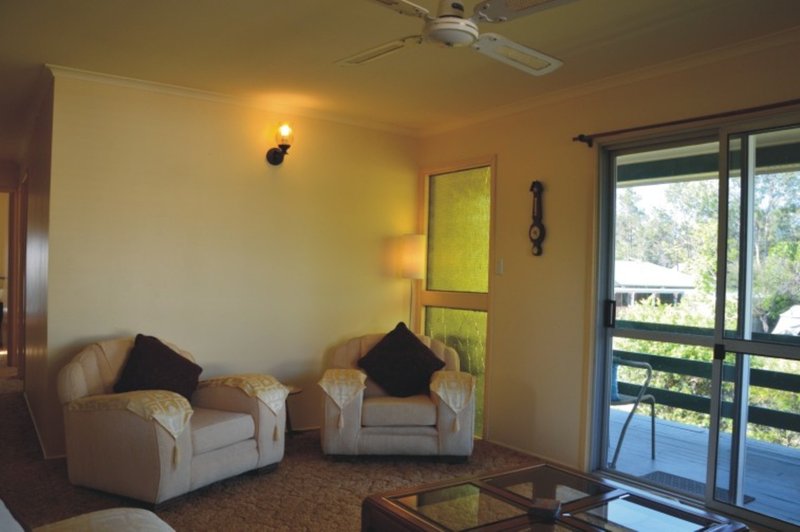 Photo - 10 Desmond Dr , Toogoom QLD 4655 - Image 4