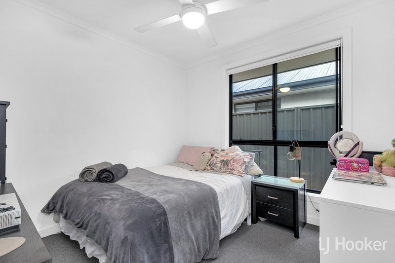 Photo - 10 Donato Street, Munno Para SA 5115 - Image 12