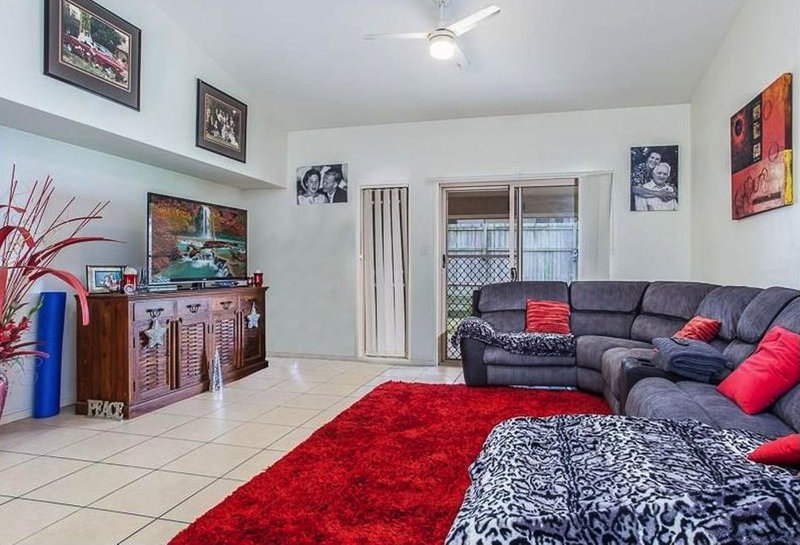 Photo - 10 Dotterel Crescent, North Lakes QLD 4509 - Image 3