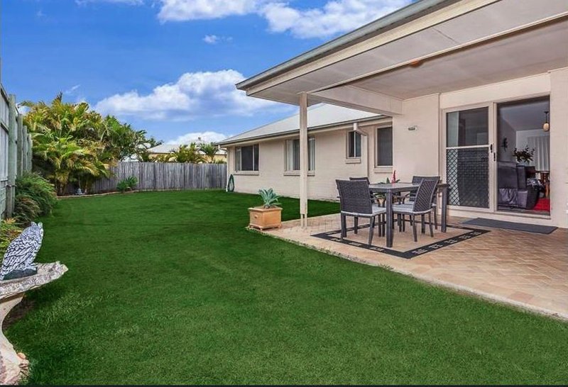 Photo - 10 Dotterel Crescent, North Lakes QLD 4509 - Image 6