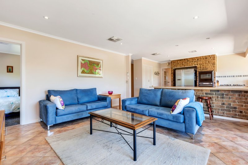 Photo - 10 Doulton Crescent, Modbury Heights SA 5092 - Image 4