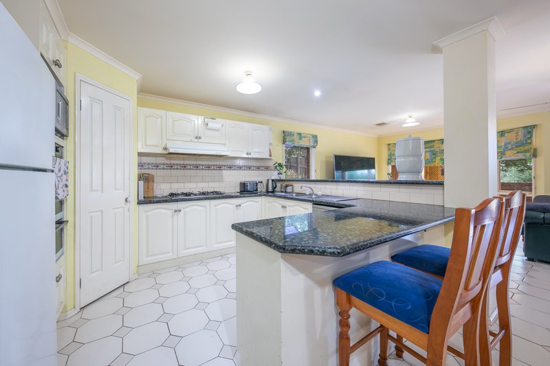 Photo - 10 Doutney Court, Sunbury VIC 3429 - Image 2