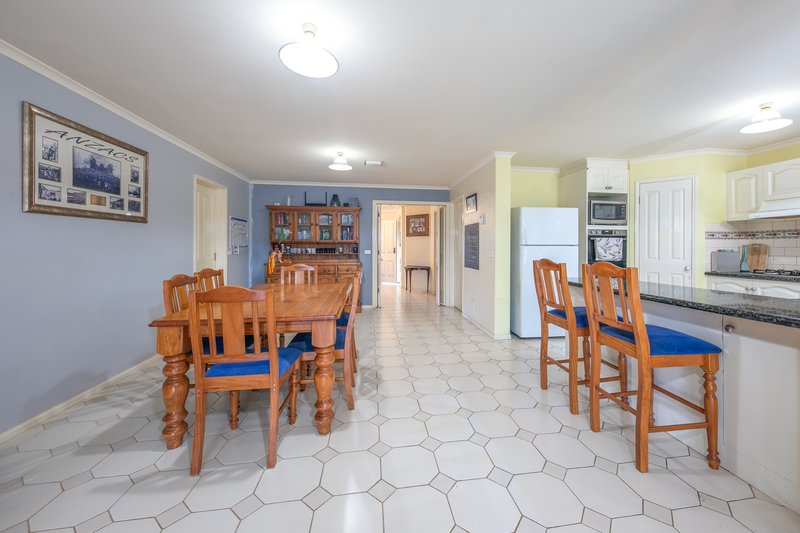 Photo - 10 Doutney Court, Sunbury VIC 3429 - Image 3
