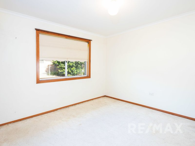 Photo - 10 Doveton Crescent, Mount Warren Park QLD 4207 - Image 4