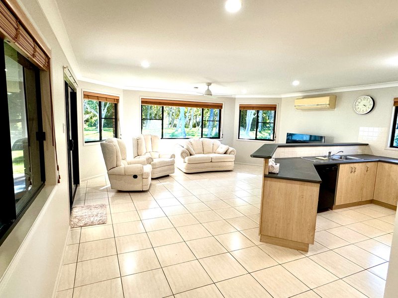 Photo - 10 Driftwood Close, Grasstree Beach QLD 4740 - Image 11