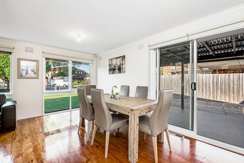 Photo - 10 Dundee Close, Gladstone Park VIC 3043 - Image 6