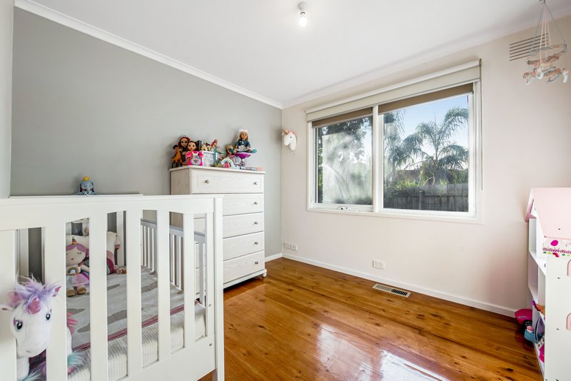 Photo - 10 Dundee Close, Gladstone Park VIC 3043 - Image 12