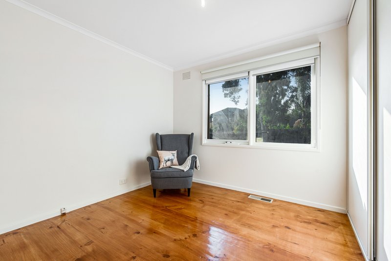 Photo - 10 Dundee Close, Gladstone Park VIC 3043 - Image 13