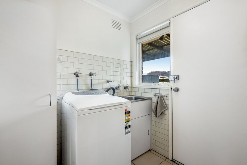 Photo - 10 Dundee Close, Gladstone Park VIC 3043 - Image 15