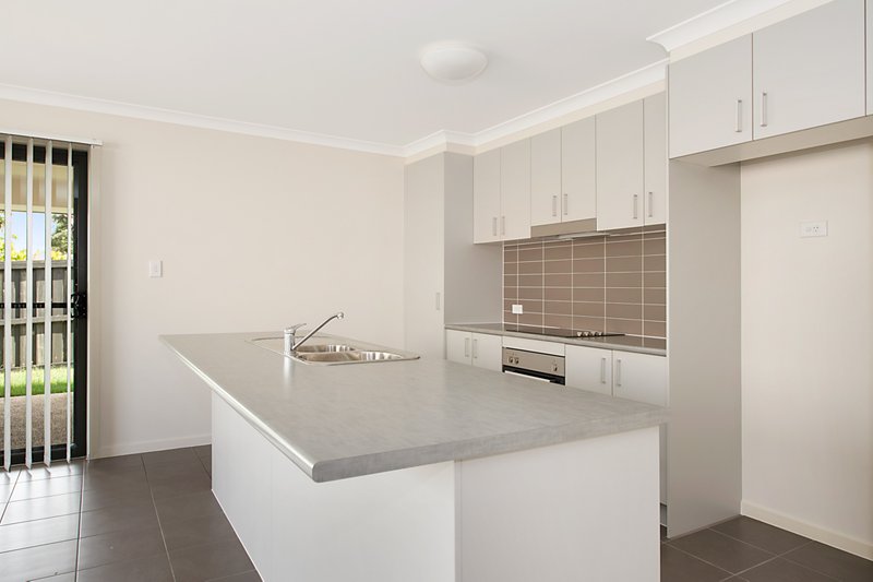 Photo - 10 Dunes Crescent, North Lakes QLD 4509 - Image 2