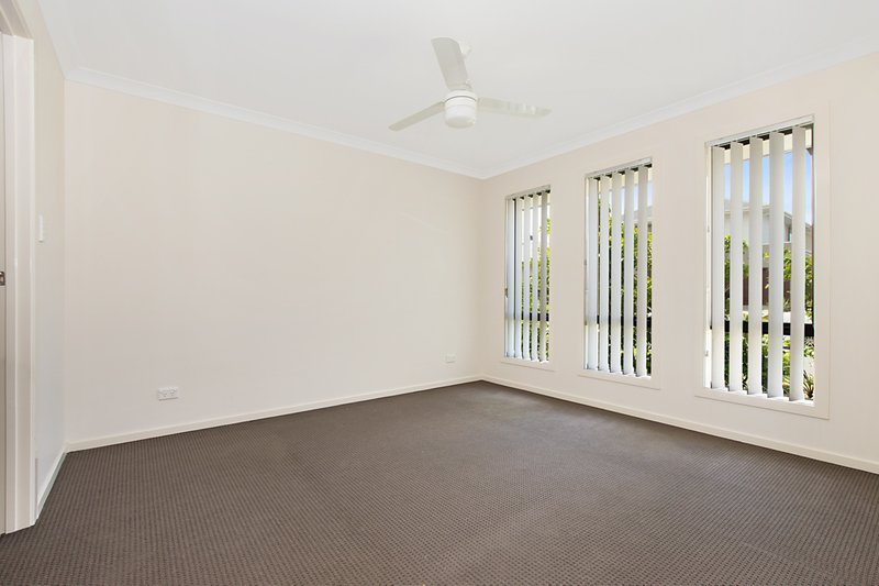 Photo - 10 Dunes Crescent, North Lakes QLD 4509 - Image 4