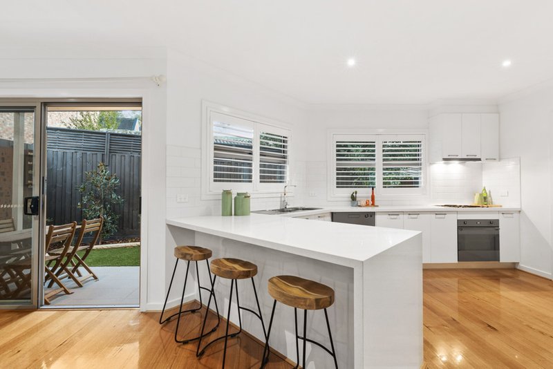 Photo - 10 Dunstan Street, Macleod VIC 3085 - Image 5