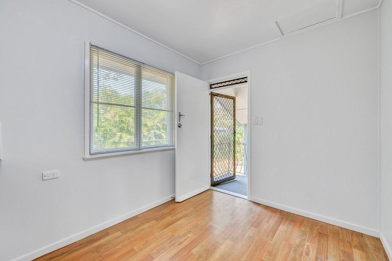 Photo - 10 Durness Street, Kenmore QLD 4069 - Image 4