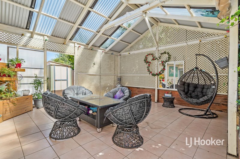 Photo - 10 Durrol Way, Caroline Springs VIC 3023 - Image 15