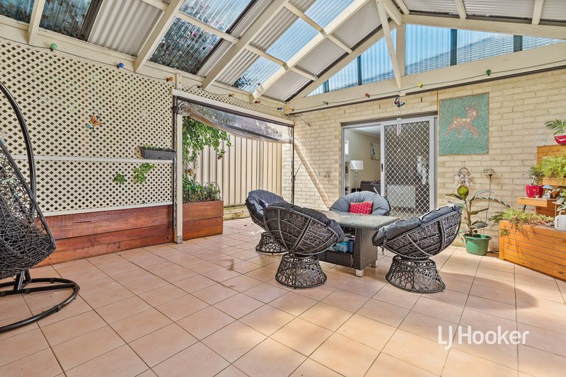 Photo - 10 Durrol Way, Caroline Springs VIC 3023 - Image 16