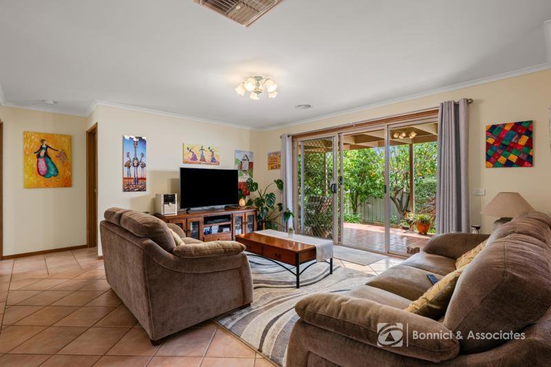 Photo - 10 Eagle Court, Wodonga VIC 3690 - Image 3