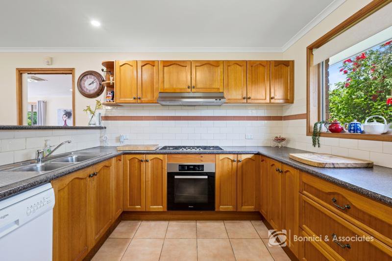 Photo - 10 Eagle Court, Wodonga VIC 3690 - Image 5