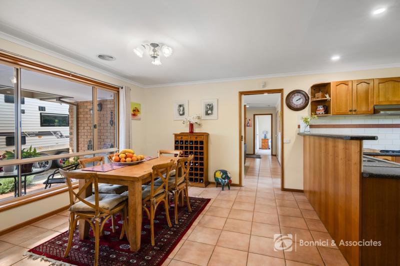 Photo - 10 Eagle Court, Wodonga VIC 3690 - Image 6