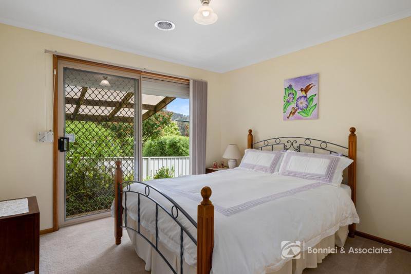 Photo - 10 Eagle Court, Wodonga VIC 3690 - Image 7