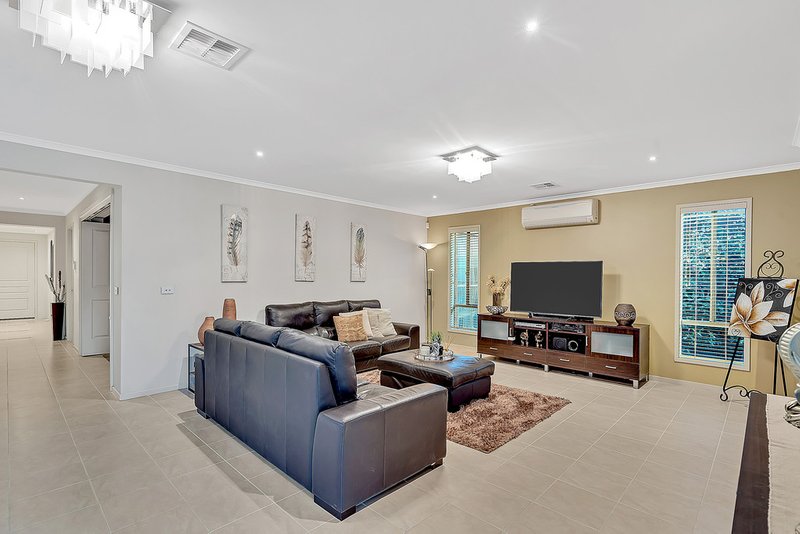 Photo - 10 Eagleview Way, Craigieburn VIC 3064 - Image 12