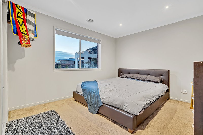 Photo - 10 Eagleview Way, Craigieburn VIC 3064 - Image 22