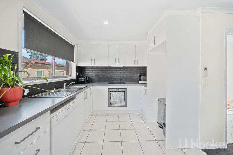 Photo - 10 Early Street, Queanbeyan NSW 2620 - Image 8