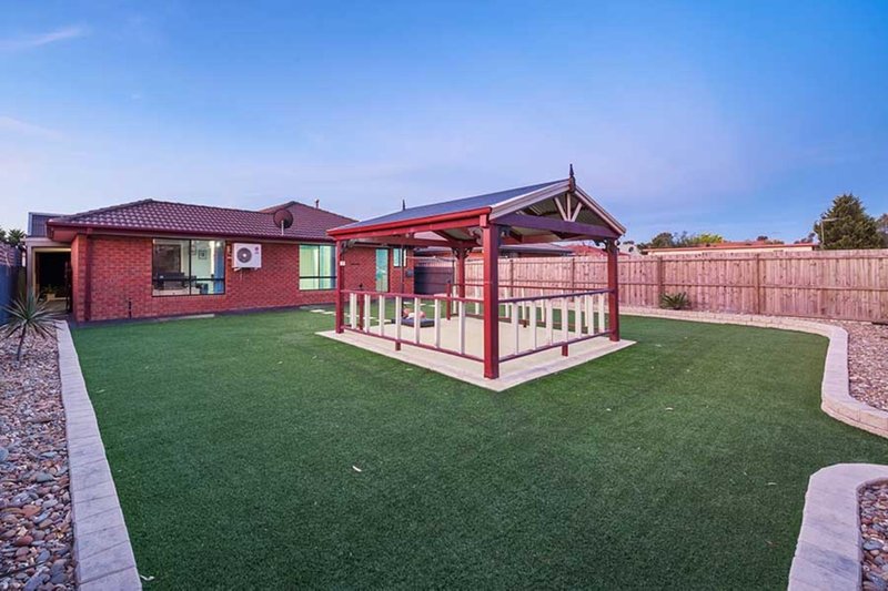 Photo - 10 Edgecombe Way, Roxburgh Park VIC 3064 - Image 14