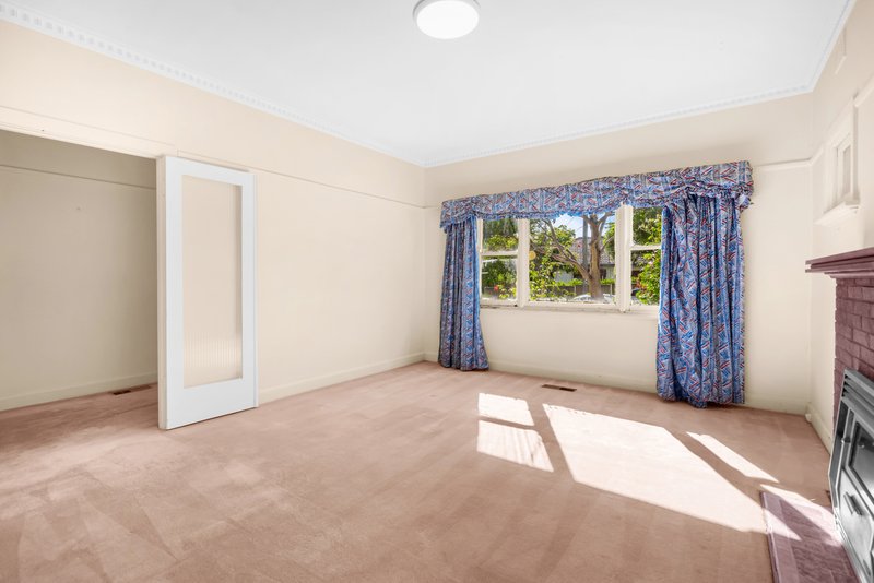 Photo - 10 Edinburgh Street, Box Hill South VIC 3128 - Image 4