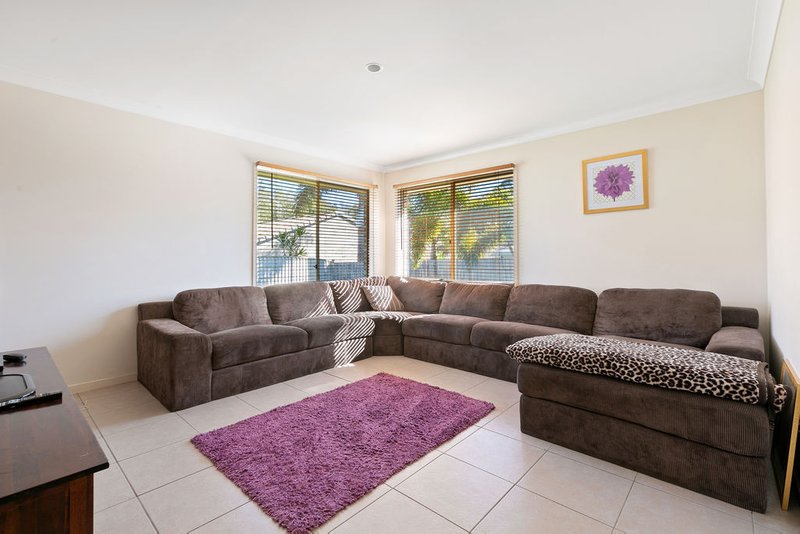 Photo - 10 Elaine Place, Birkdale QLD 4159 - Image 5