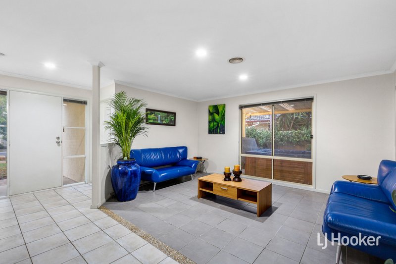 Photo - 10 Eldridge Court, Point Cook VIC 3030 - Image 3