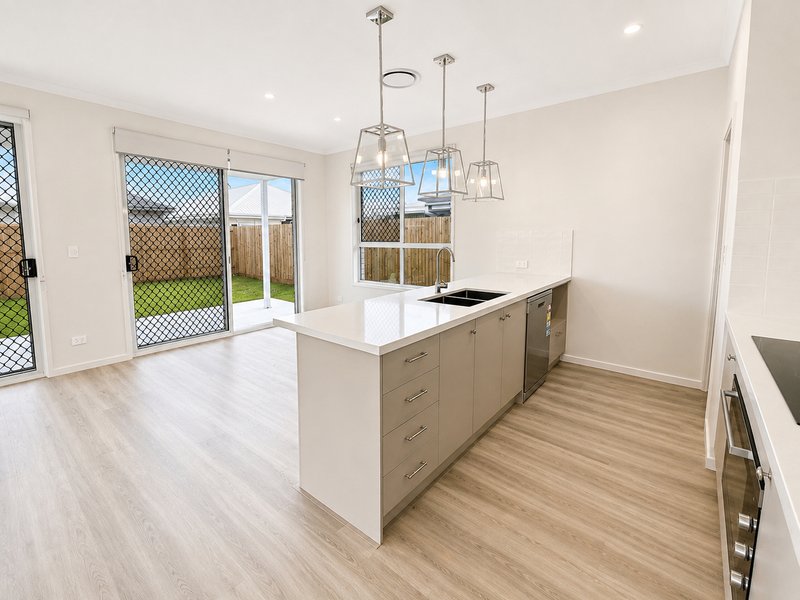 Photo - 10 Eleanor Street, Bracken Ridge QLD 4017 - Image 2