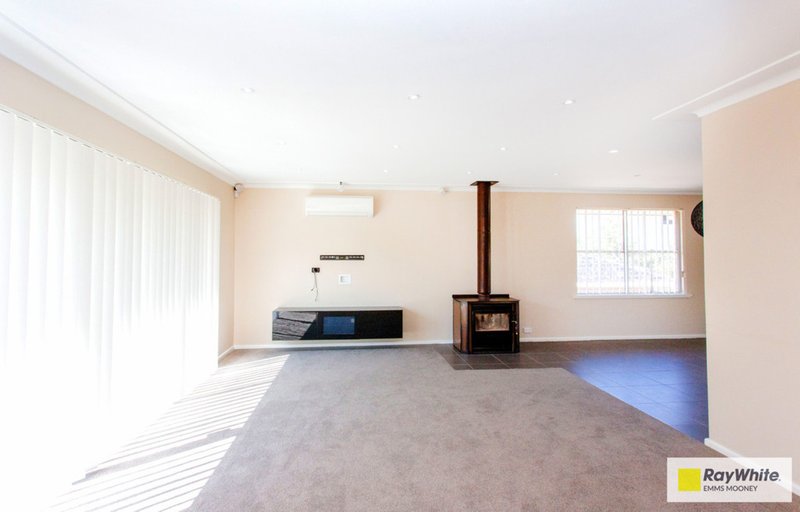 Photo - 10 Elizabeth Avenue, Cowra NSW 2794 - Image 6