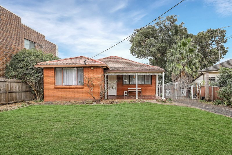 Photo - 10 Ellis Street, Condell Park NSW 2200 - Image 2