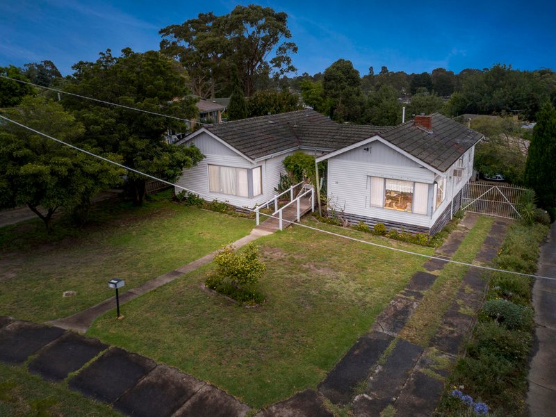 Photo - 10 Ellt Crescent, Noble Park VIC 3174 - Image 2