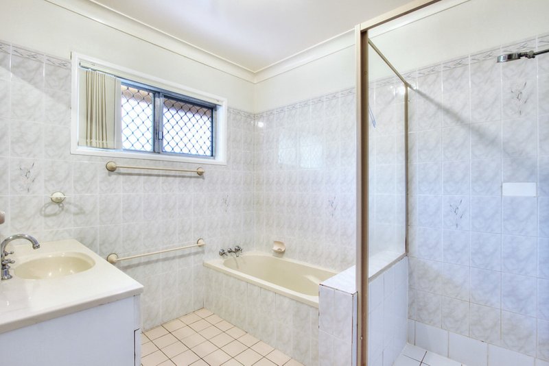 Photo - 10 Eloise Ave , Springwood QLD 4127 - Image 9