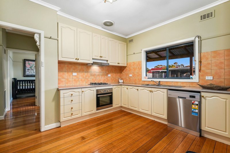 Photo - 10 Elray Avenue, Dandenong VIC 3175 - Image 4