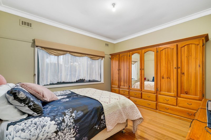 Photo - 10 Elray Avenue, Dandenong VIC 3175 - Image 5