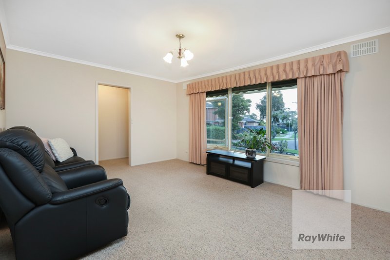 Photo - 10 Elvin Close, Gladstone Park VIC 3043 - Image 4