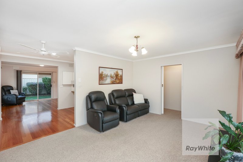 Photo - 10 Elvin Close, Gladstone Park VIC 3043 - Image 6