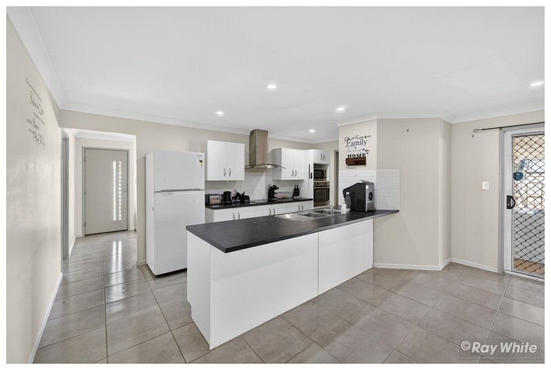 Photo - 10 Emery Street, Gracemere QLD 4702 - Image 6