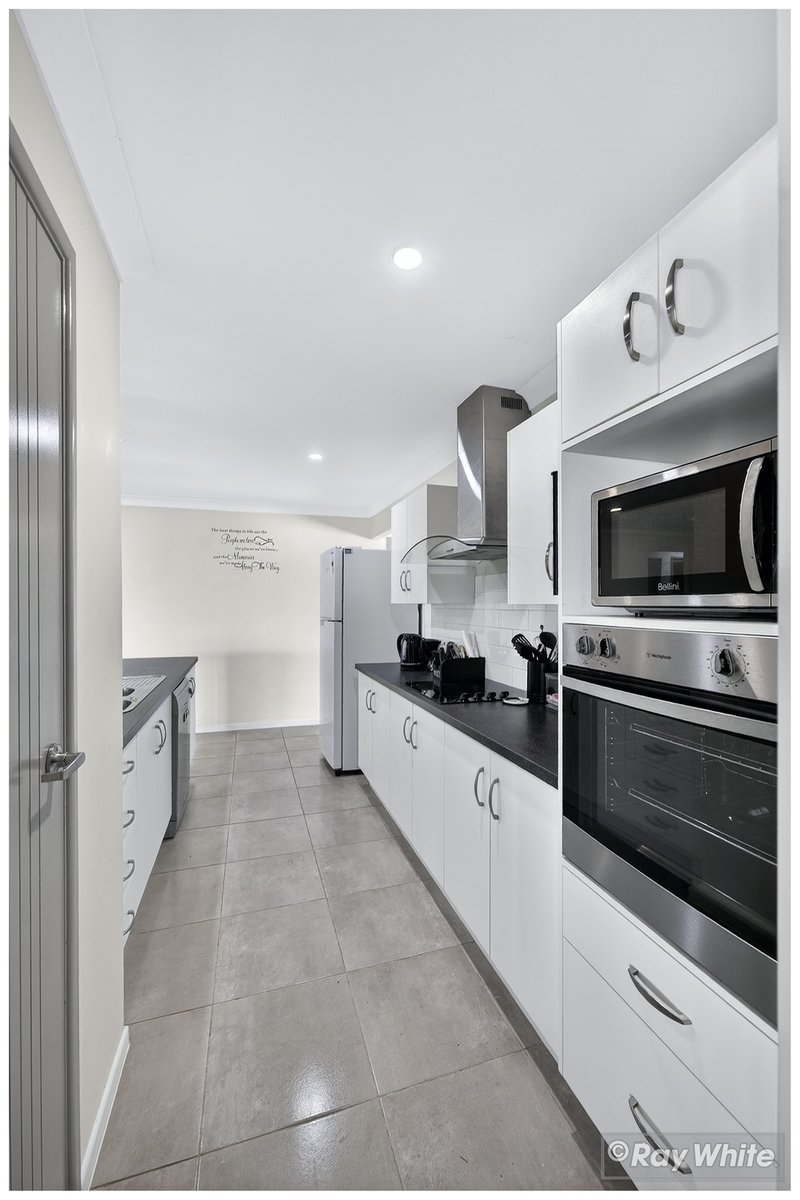 Photo - 10 Emery Street, Gracemere QLD 4702 - Image 8