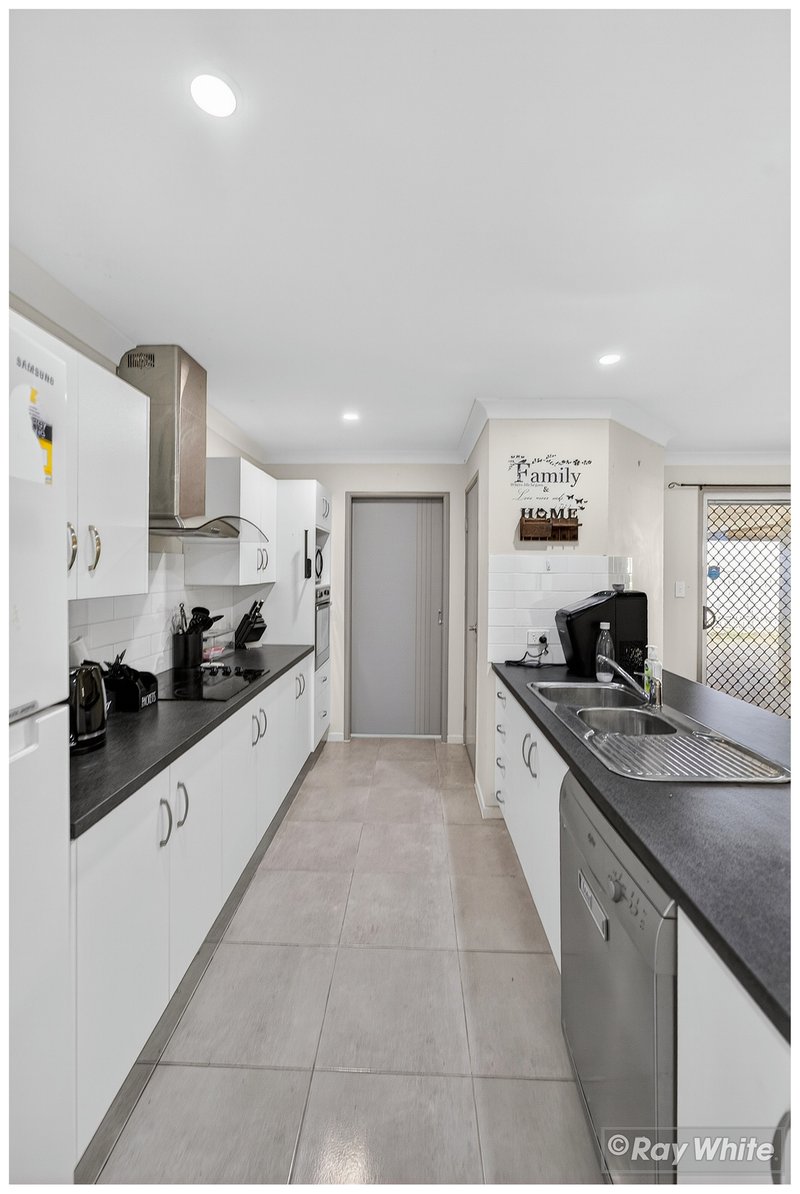 Photo - 10 Emery Street, Gracemere QLD 4702 - Image 9