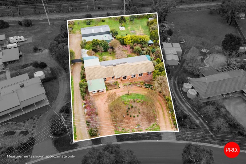 10 Emmaline Drive, Maiden Gully VIC 3551