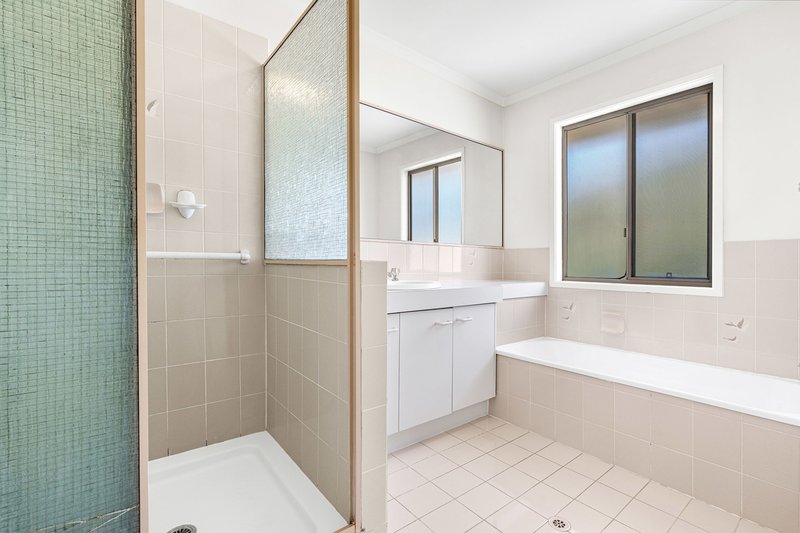 Photo - 10 Emmett Street, Wynnum West QLD 4178 - Image 9