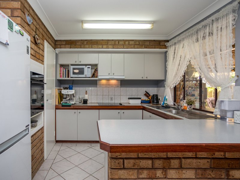 Photo - 10 Empire Way, Thornlie WA 6108 - Image 3