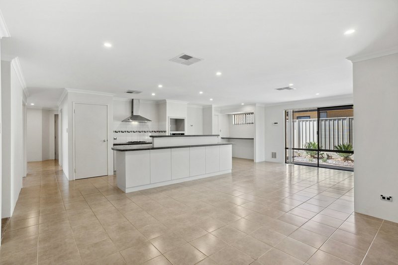 Photo - 10 Enfield Turn, Carramar WA 6031 - Image 2