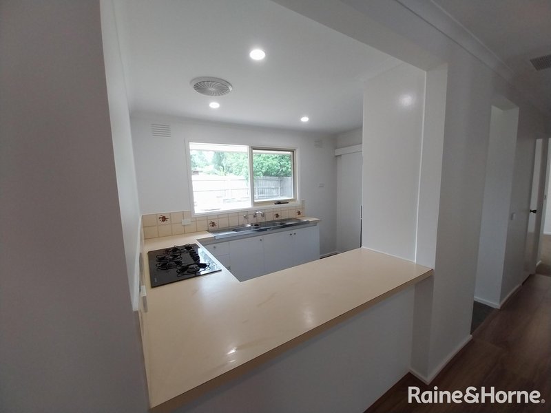 Photo - 10 Erica Street, Frankston VIC 3199 - Image 7