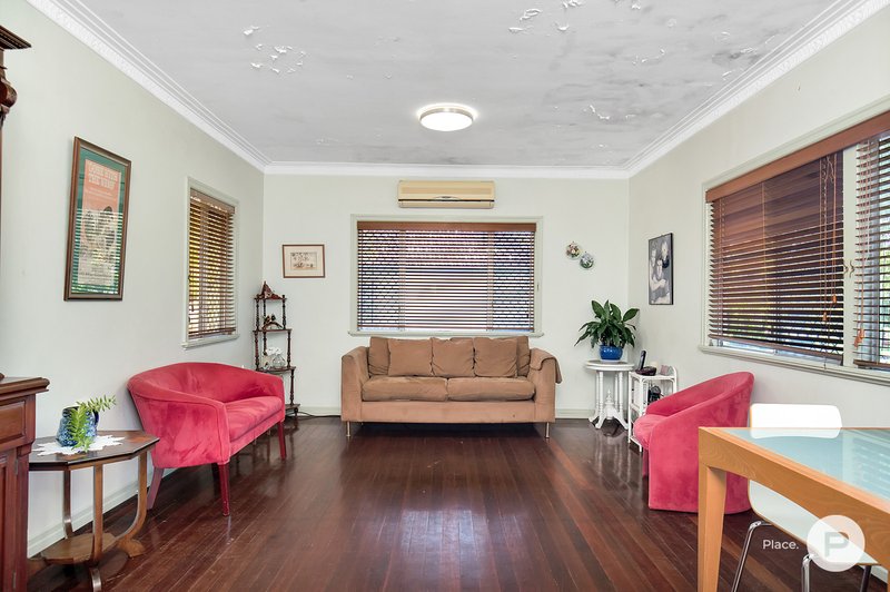 Photo - 10 Esdale Street, Wavell Heights QLD 4012 - Image 7