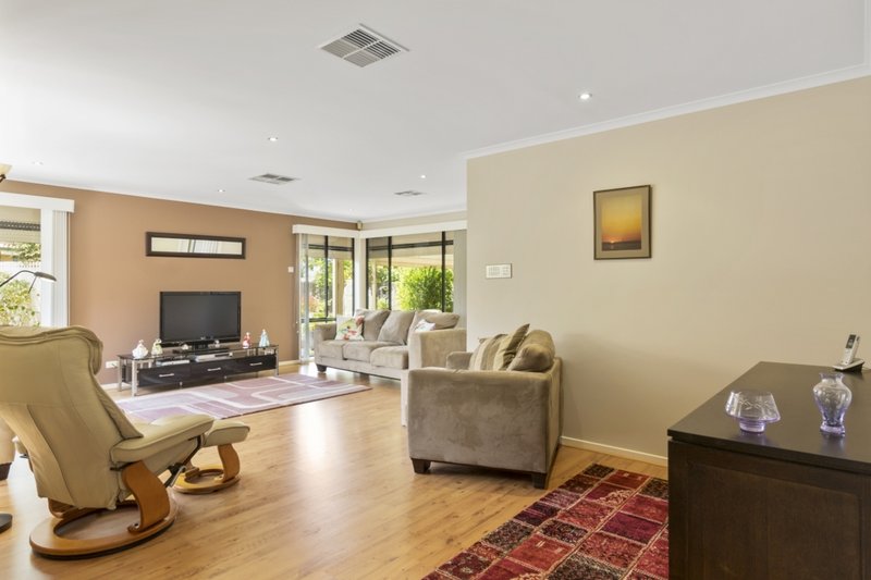 Photo - 10 Etherton Court, Hoppers Crossing VIC 3029 - Image 6